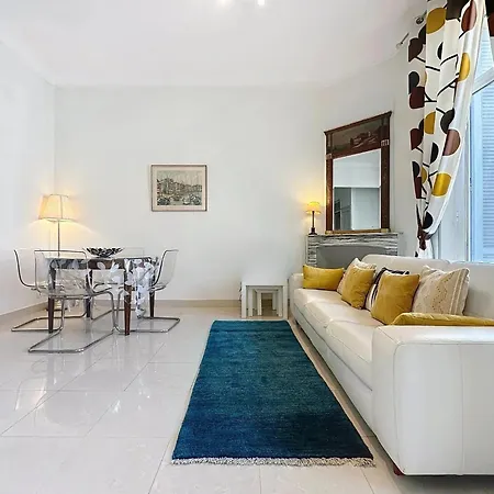 2 Bedroom Forville. 8 Mins From The Palais. 328 Apartment *